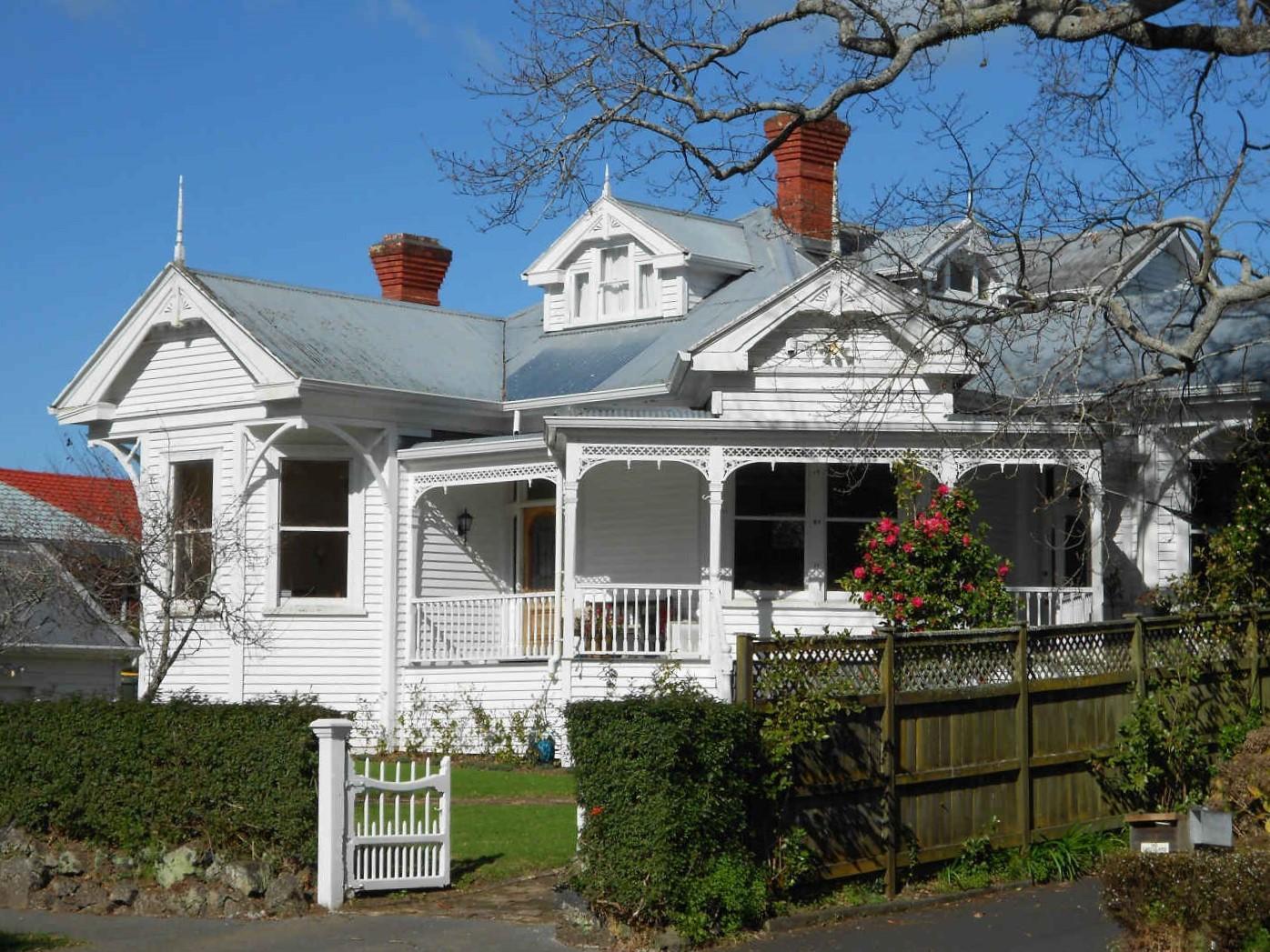 Backpacking Auckland Why to Stay in Mount Eden Village Backpacking Bella