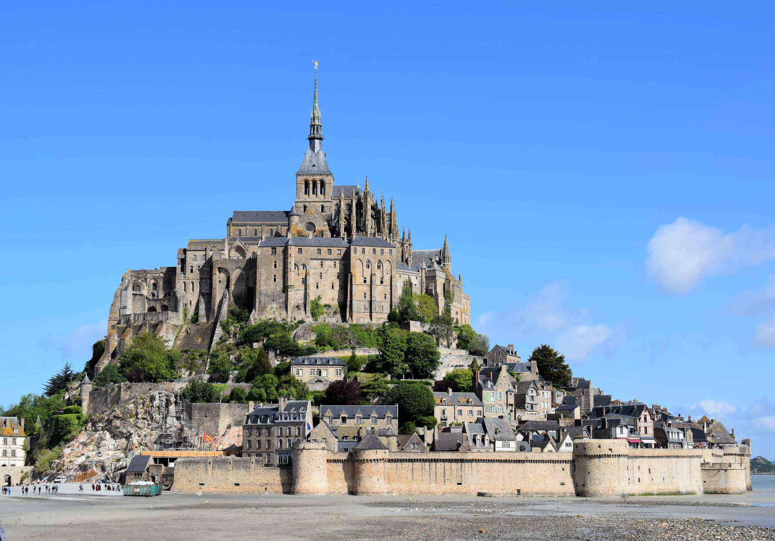 This is the Best Time to Visit Mont Saint Michel in France (2023)