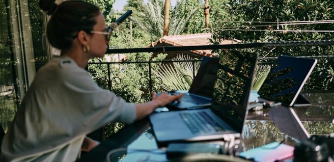 How to Afford to Travel Full Time Without Being Rich (2026)